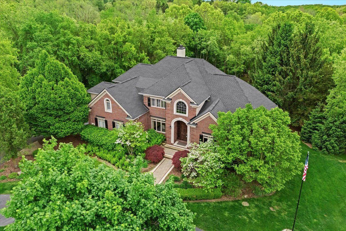 2833 STONE MEADOW Drive, Milford, MI 48380