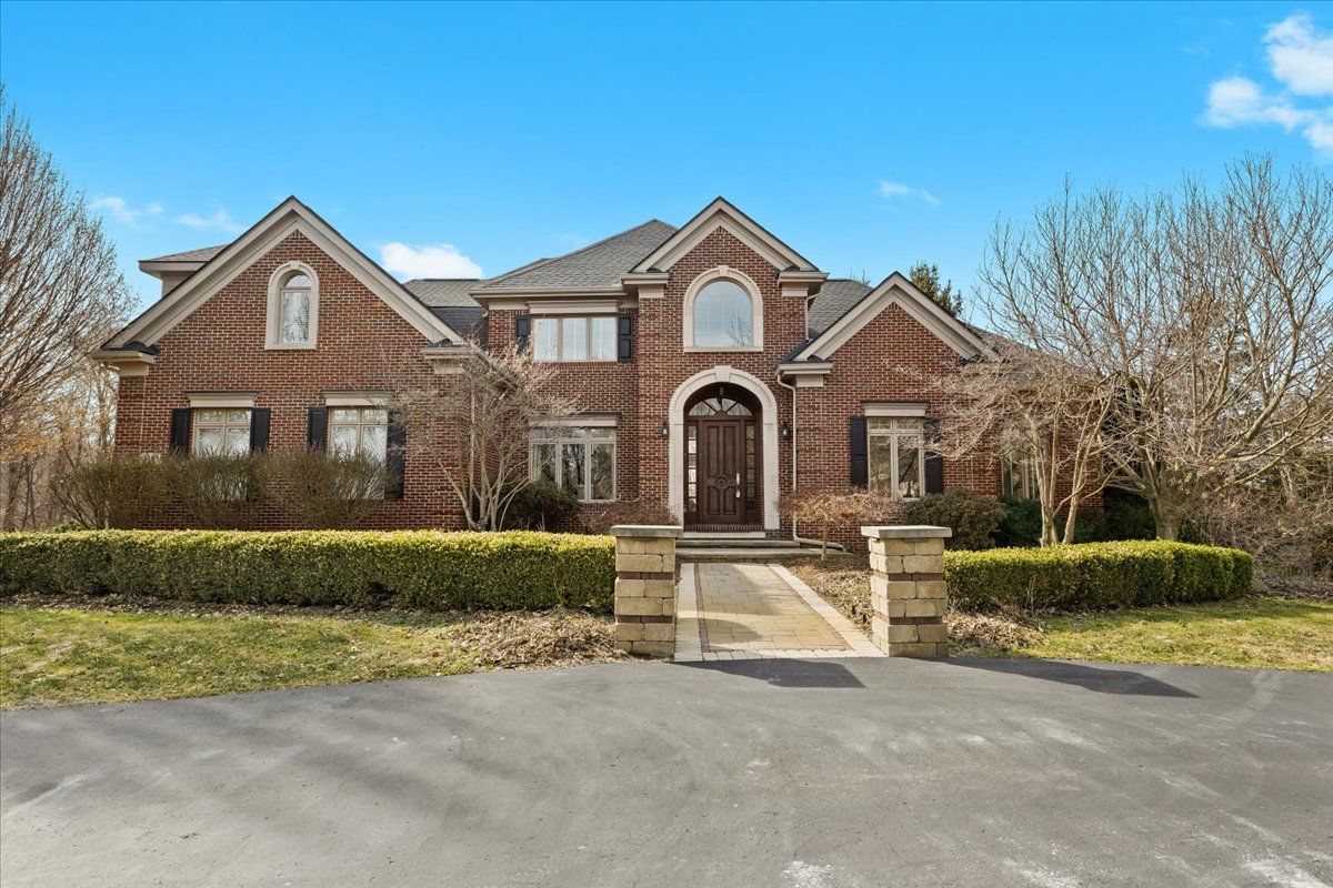 2833 STONE MEADOW Drive, Milford, MI 48380