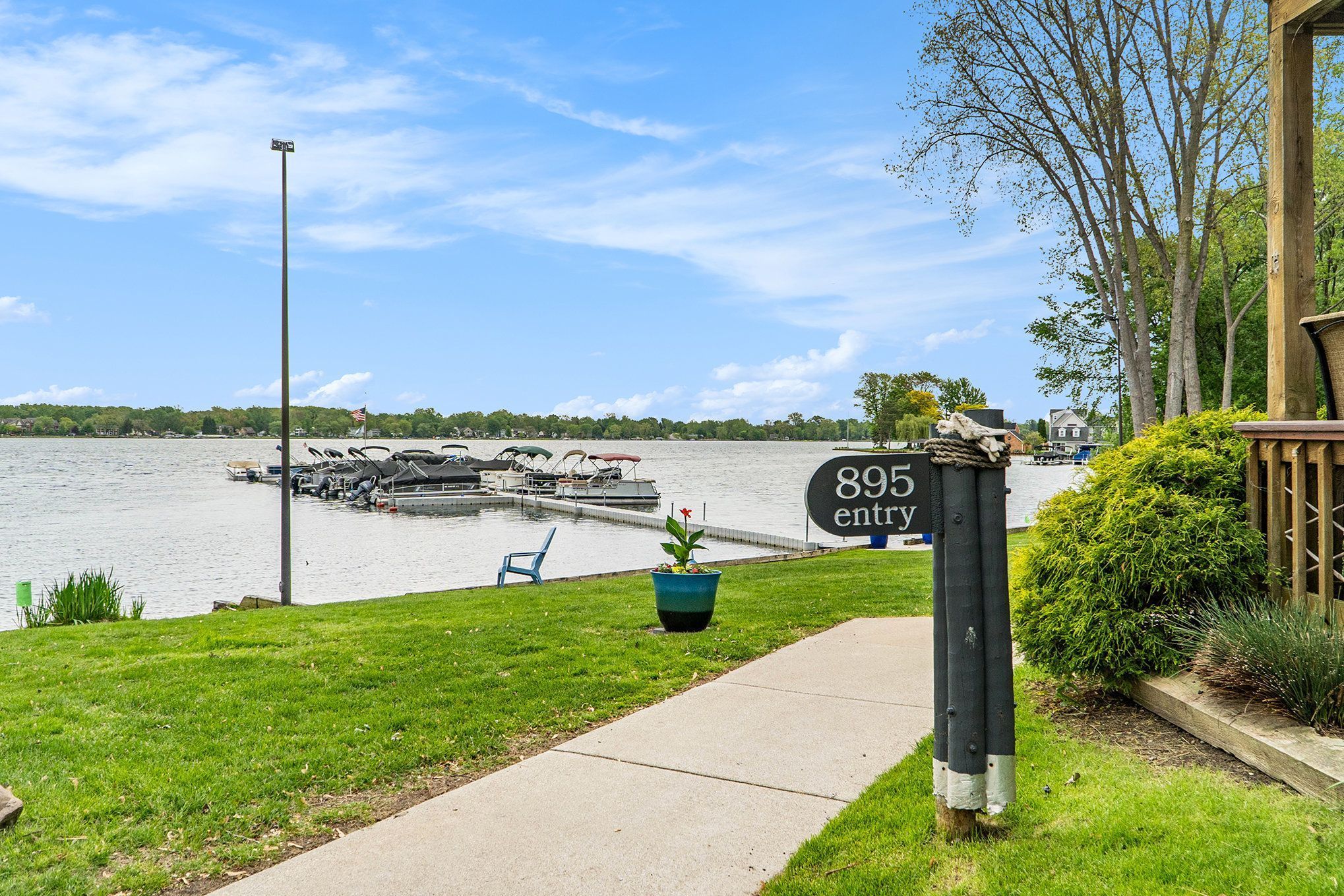 895 S PONTIAC Trail #C206, Walled Lake, MI 48390
